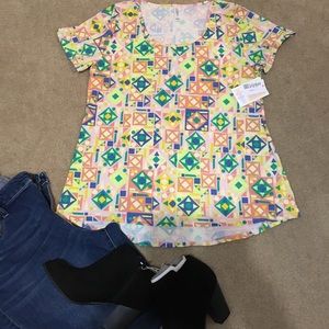 NWT LuLaRoe Classic Tee